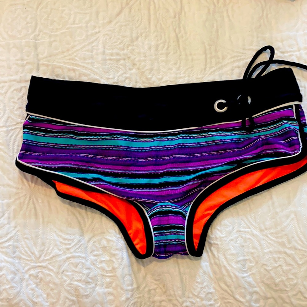 Athleta dolphin hem swim shorts size S